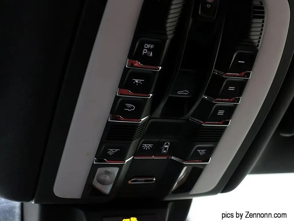 2017 Porsche Macan GTS - Image 17 of 20
