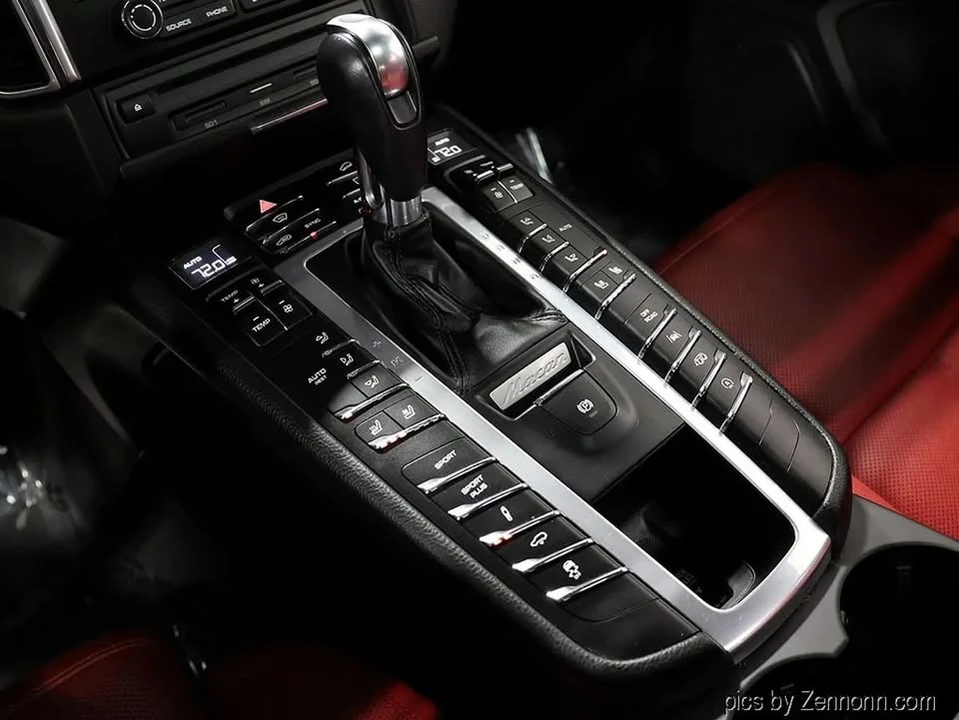 2017 Porsche Macan GTS - Image 16 of 20