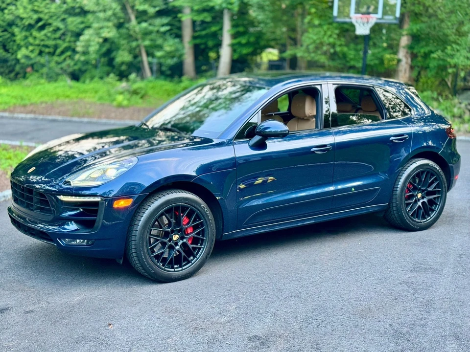 2017 Porsche Macan GTS - Image 2 of 31