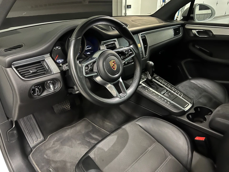 2017 Porsche Macan GTS - Image 11 of 15