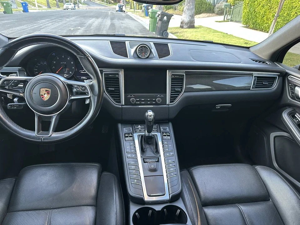 2017 Porsche Macan GTS - Image 9 of 16