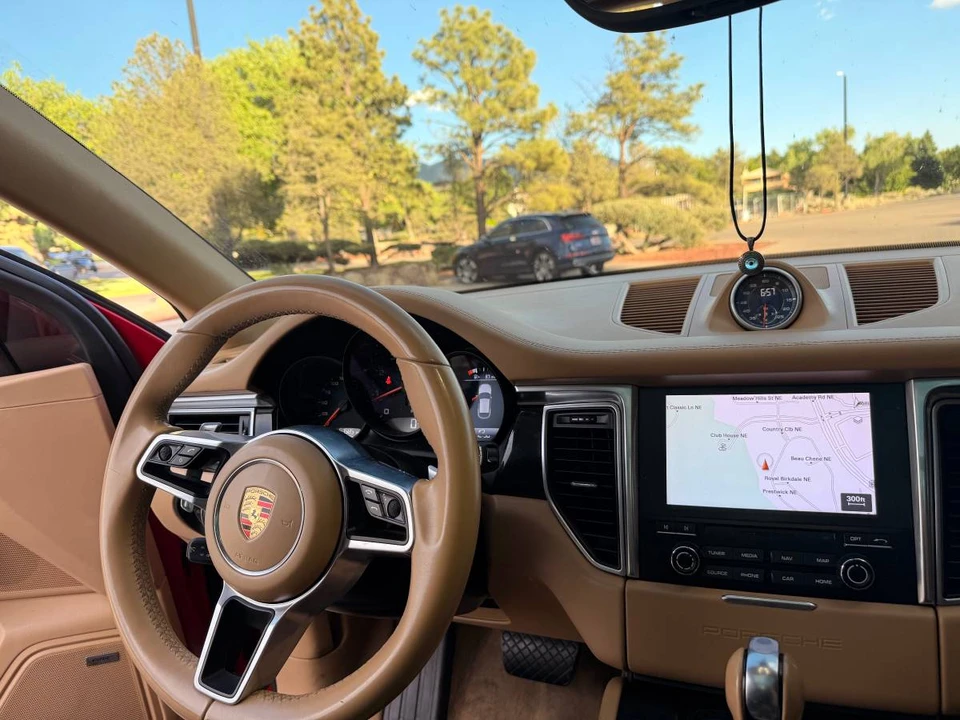2017 Porsche Macan GTS - Image 6 of 10