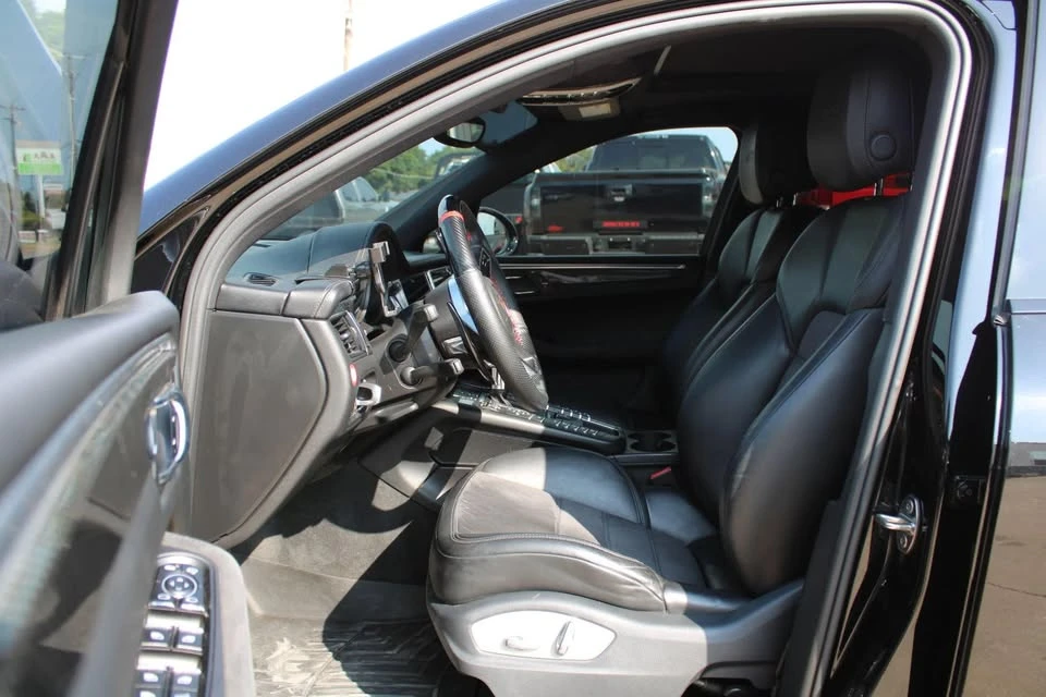 2017 Porsche Macan GTS - Image 13 of 20