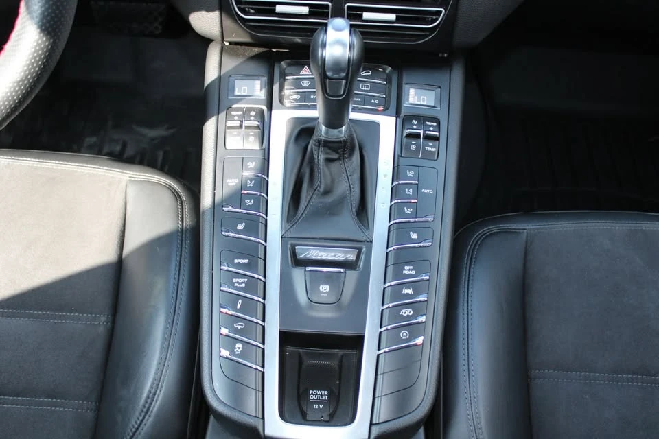 2017 Porsche Macan GTS - Image 16 of 20