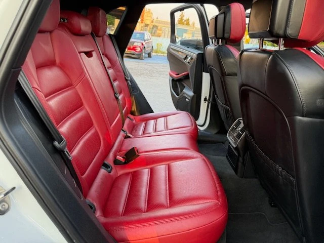 2017 Porsche Macan GTS - Image 12 of 15