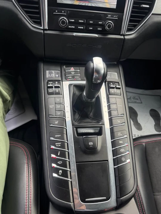 2017 Porsche Macan GTS - Image 19 of 20