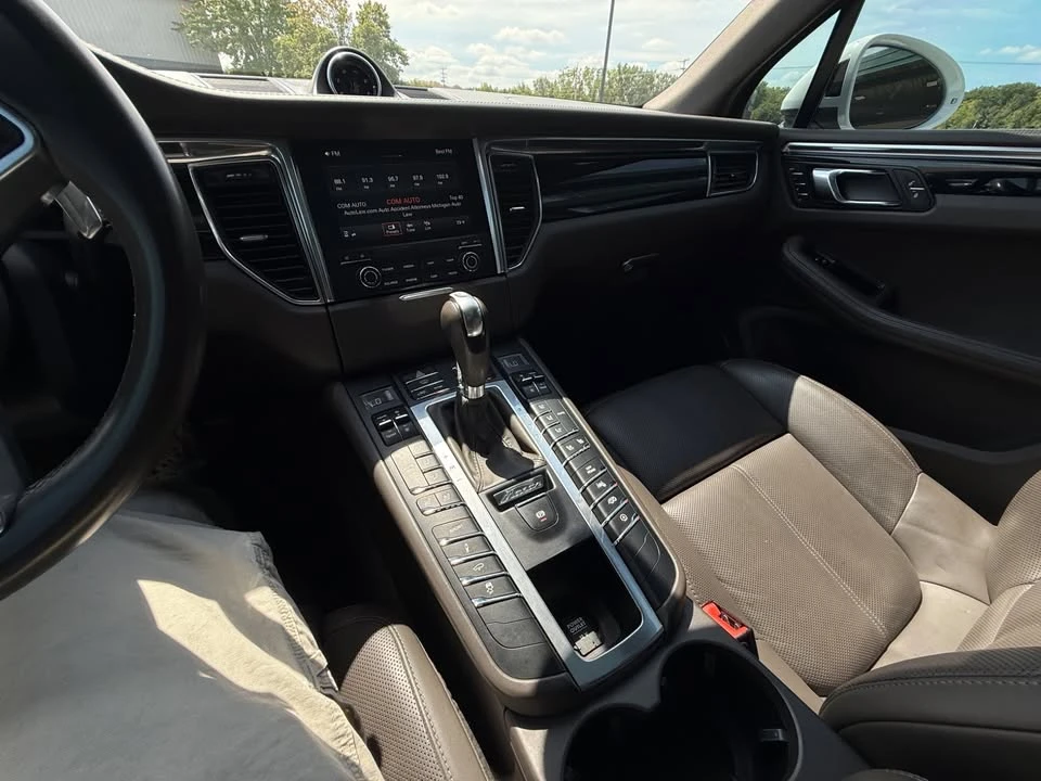 2017 Porsche Macan GTS - Image 11 of 20