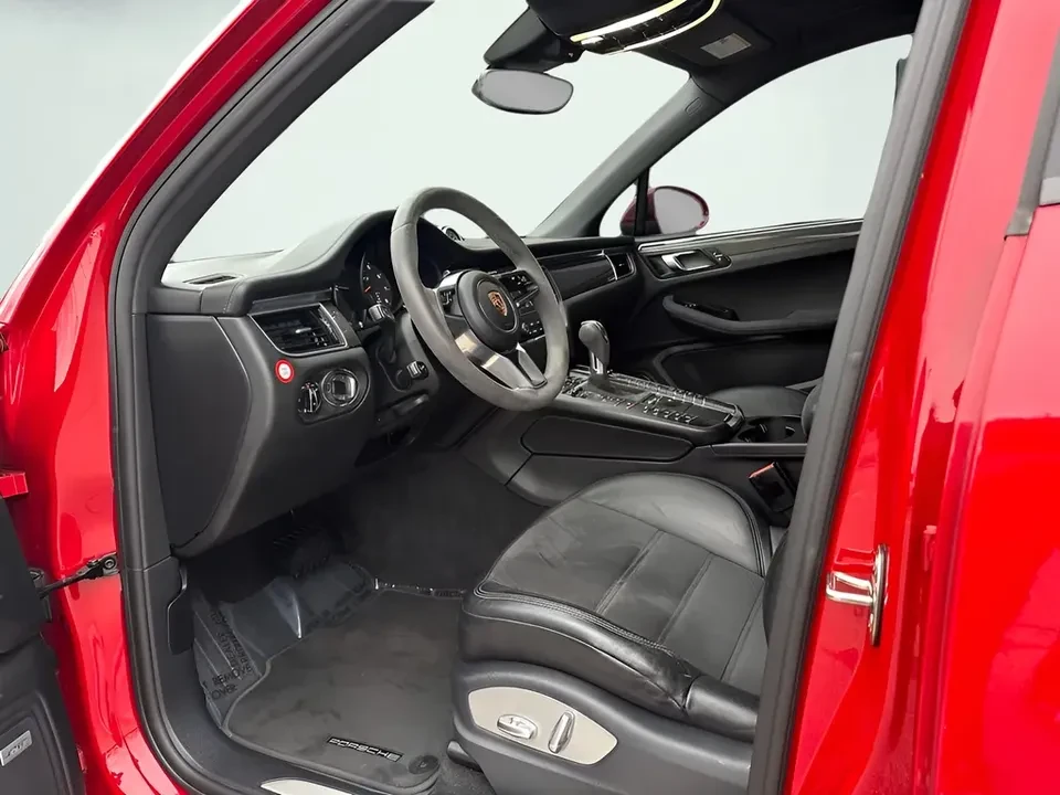 2017 Porsche Macan GTS - Image 16 of 20