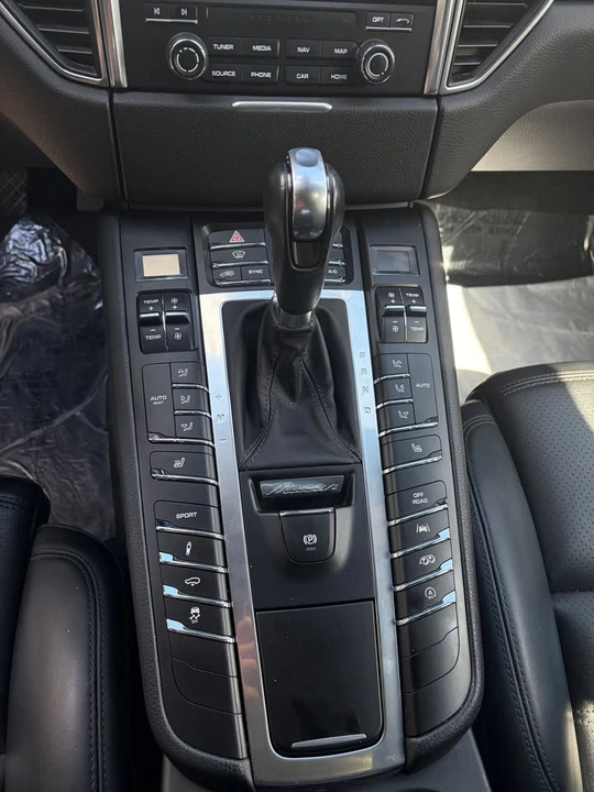 2017 Porsche Macan GTS - Image 7 of 10