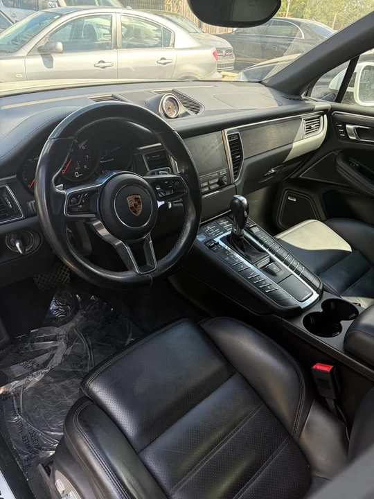 2017 Porsche Macan GTS - Image 4 of 10