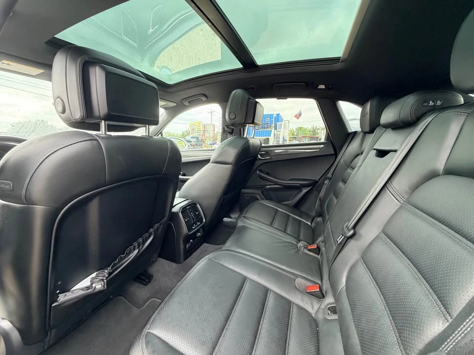 2017 Porsche Macan GTS - Image 7 of 9