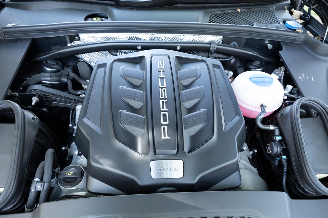 2017 Porsche Macan GTS - Image 8 of 18