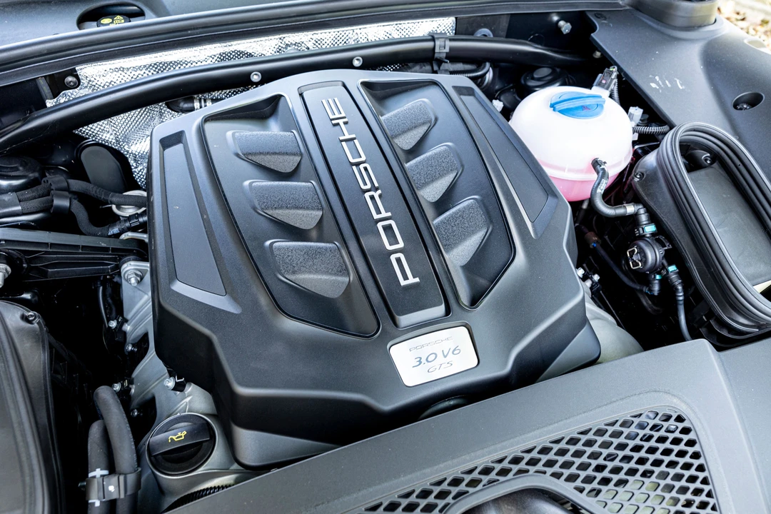 2017 Porsche Macan GTS - Image 9 of 18