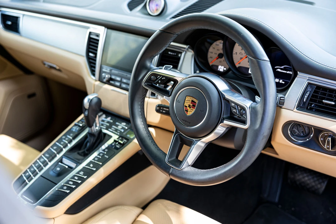 2017 Porsche Macan GTS - Image 17 of 18