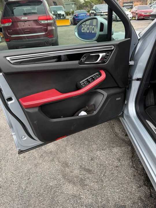 2017 Porsche Macan GTS - Image 12 of 17