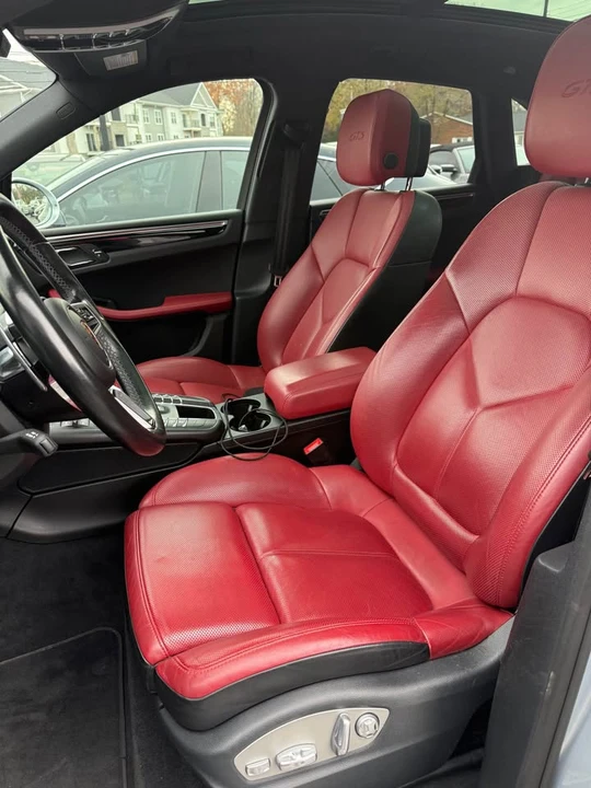 2017 Porsche Macan GTS - Image 9 of 17