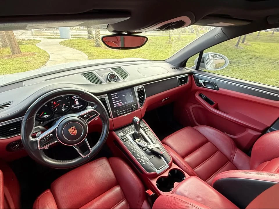 2017 Porsche Macan GTS - Image 11 of 15