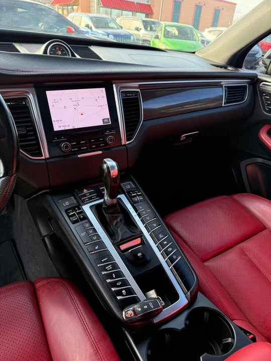 2017 Porsche Macan GTS - Image 17 of 20