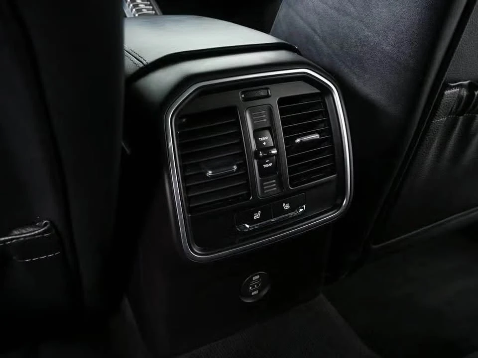 2017 Porsche Macan GTS - Image 9 of 11