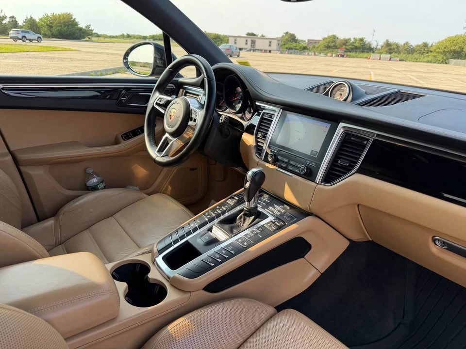 2017 Porsche Macan GTS - Image 14 of 19