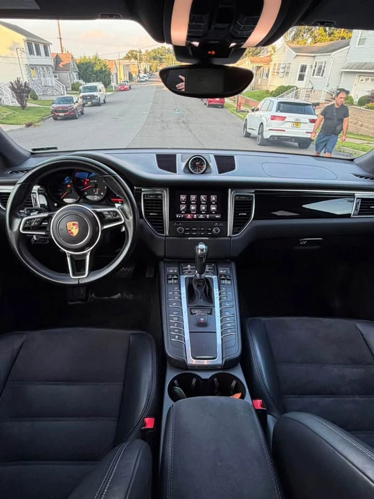 2017 Porsche Macan GTS - Image 5 of 8