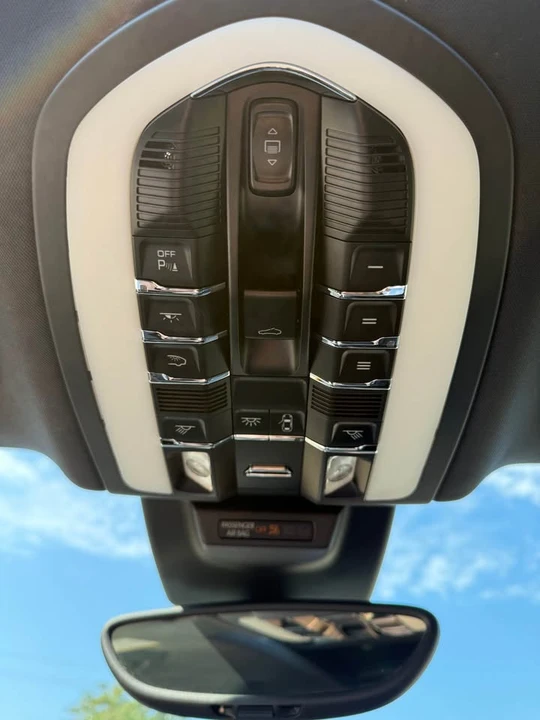 2017 Porsche Macan GTS - Image 11 of 17