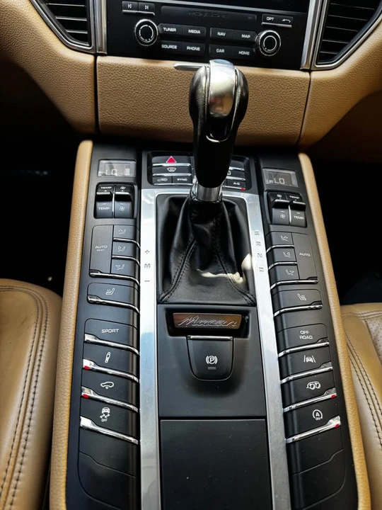 2017 Porsche Macan GTS - Image 11 of 20