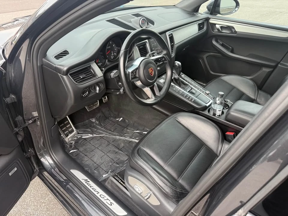 2017 Porsche Macan GTS - Image 7 of 10
