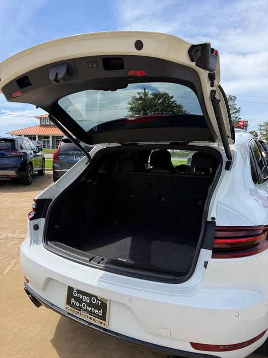 2017 Porsche Macan GTS - Image 8 of 19