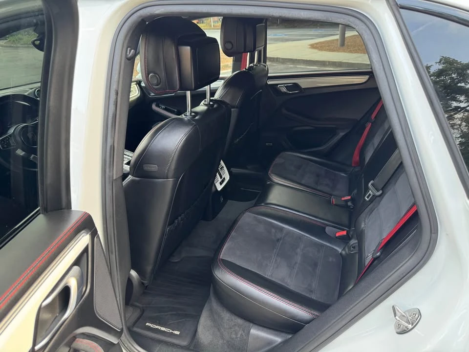 2017 Porsche Macan GTS - Image 17 of 20