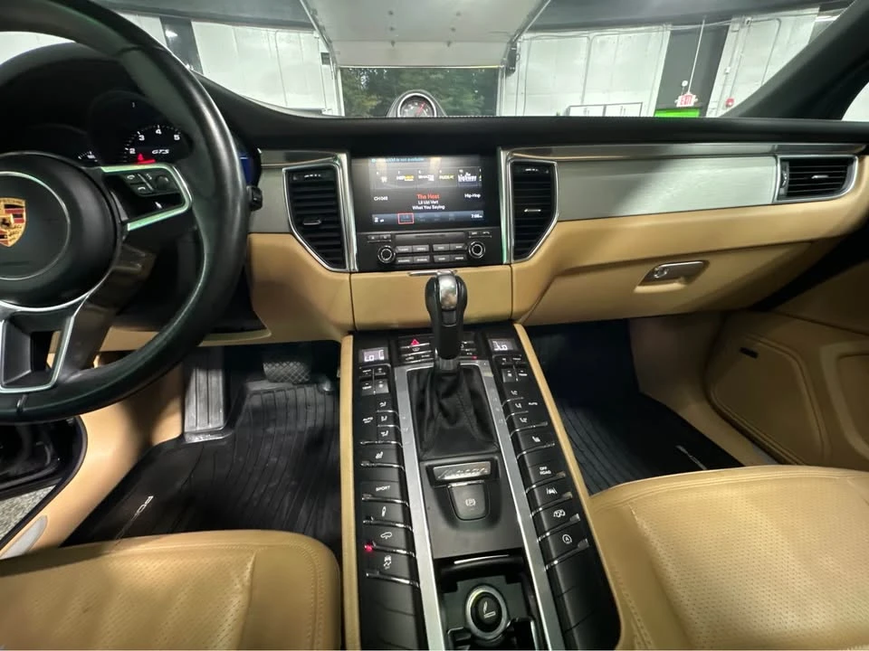 2017 Porsche Macan GTS - Image 16 of 19
