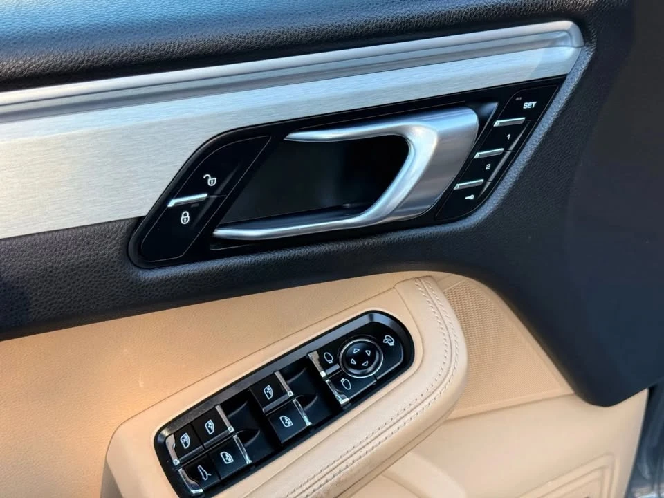 2017 Porsche Macan GTS - Image 16 of 18