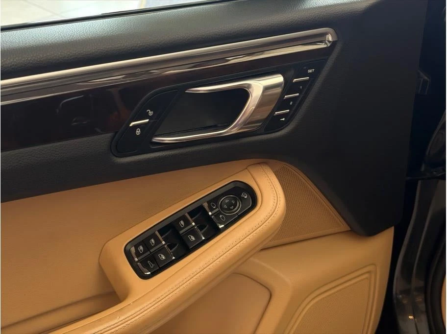 2017 Porsche Macan GTS - Image 11 of 31