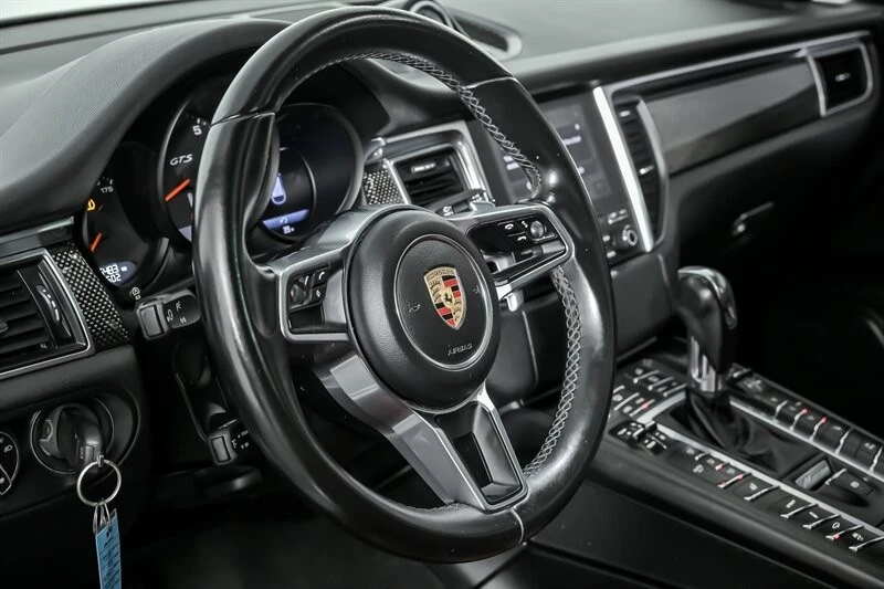 2017 Porsche Macan GTS - Image 23 of 31