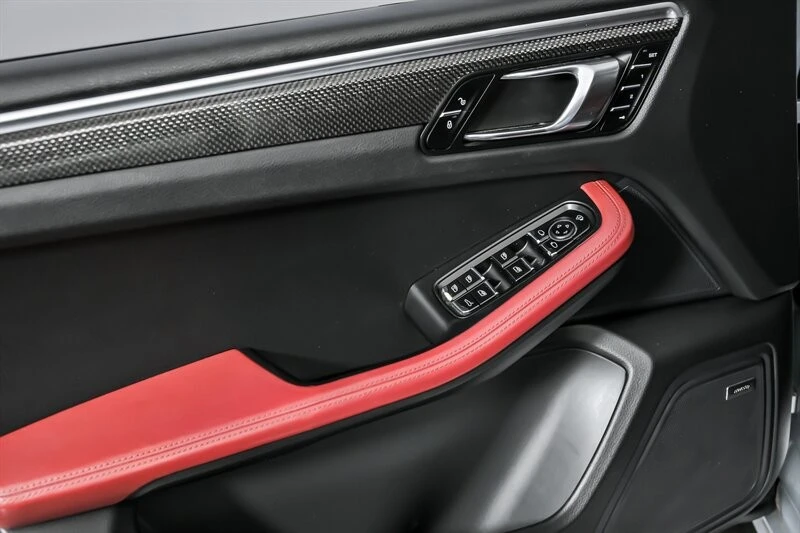 2017 Porsche Macan GTS - Image 15 of 31