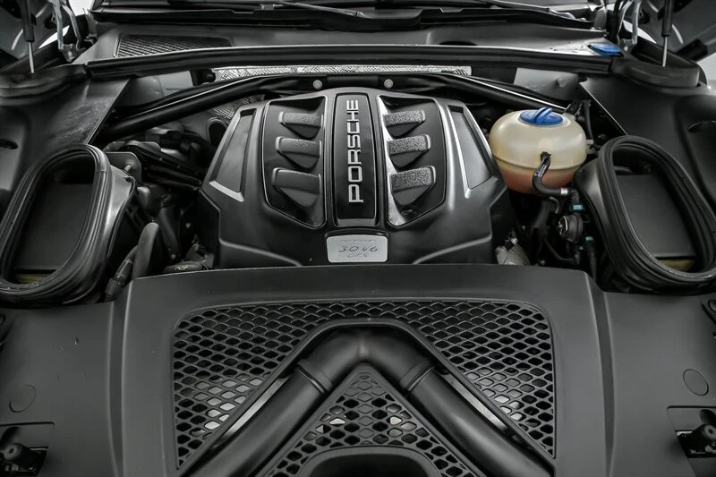 2017 Porsche Macan GTS - Image 14 of 31