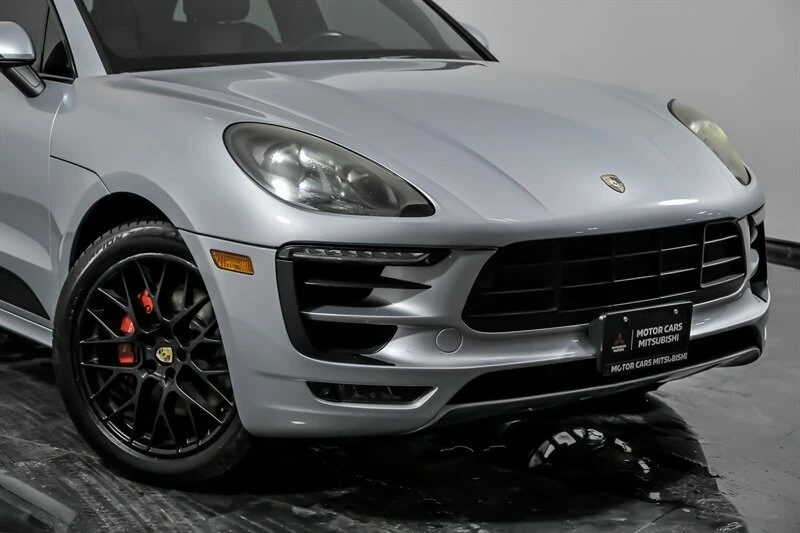 2017 Porsche Macan GTS - Image 2 of 31