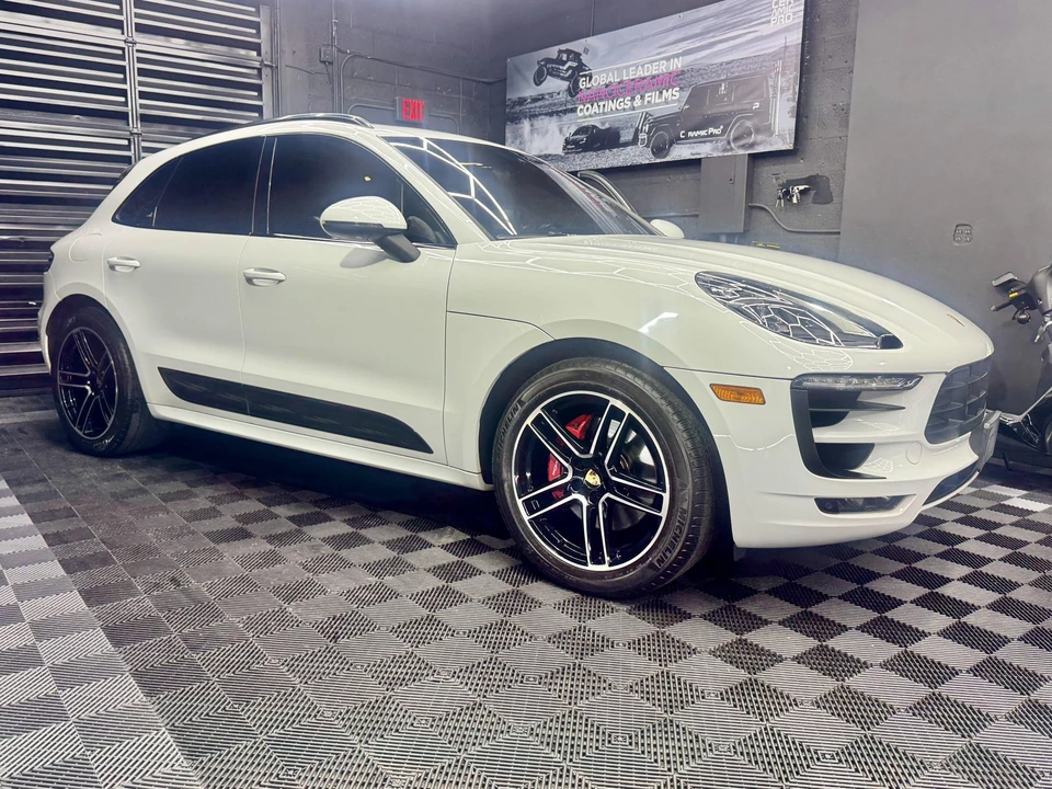 2017 Porsche Macan GTS - Image 20 of 31