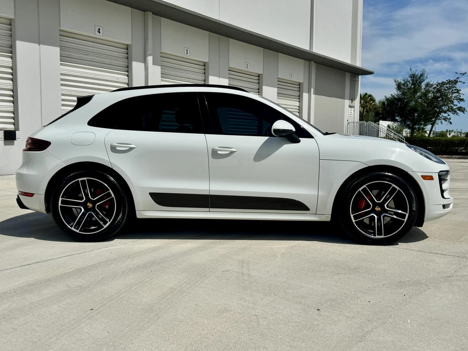 2017 Porsche Macan GTS - Image 18 of 31