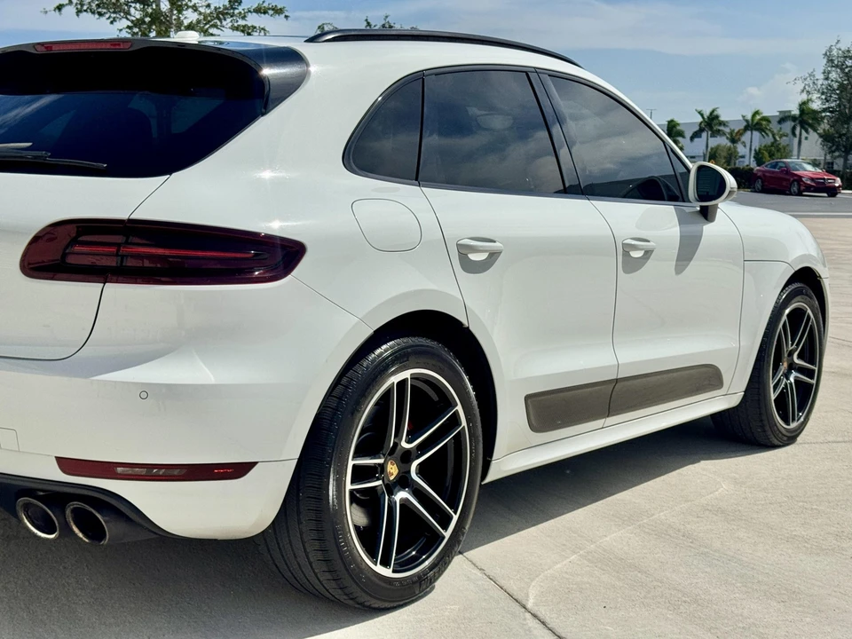2017 Porsche Macan GTS - Image 24 of 31