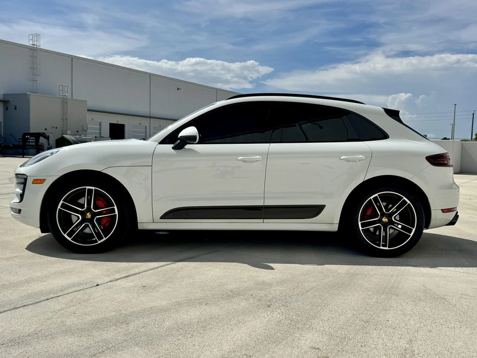 2017 Porsche Macan GTS - Image 11 of 31