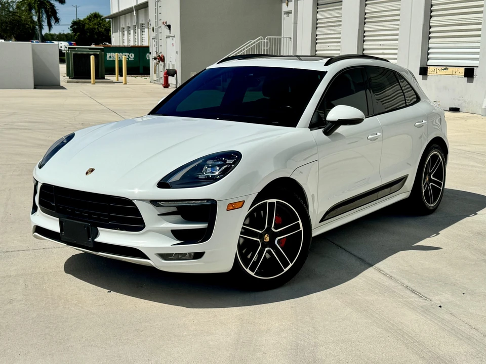 2017 Porsche Macan GTS - Image 9 of 31