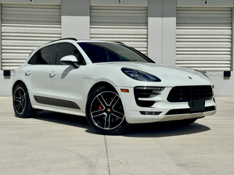2017 Porsche Macan GTS - Image 2 of 31
