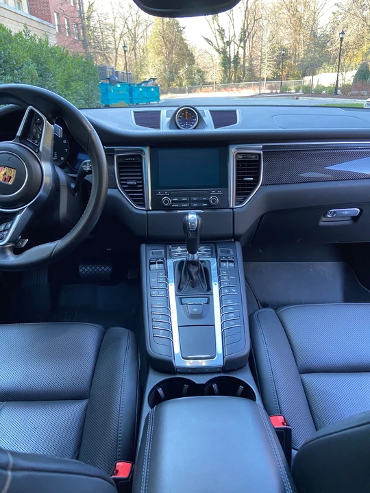 2017 Porsche Macan GTS - Image 7 of 9