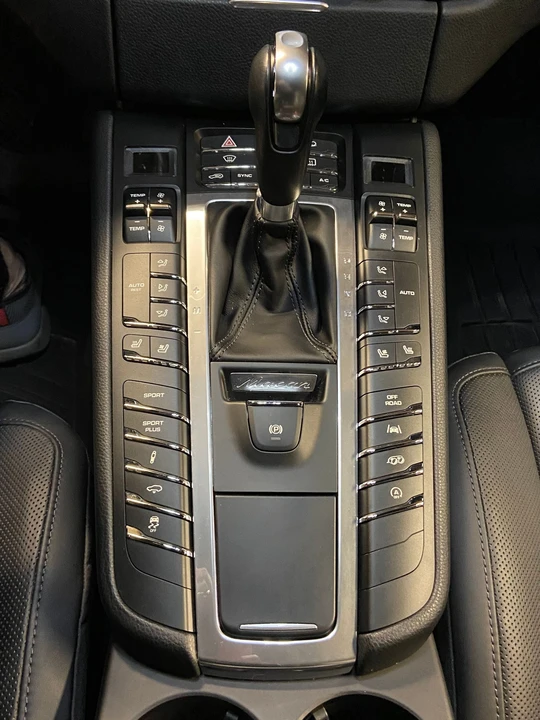 2017 Porsche Macan GTS - Image 9 of 9