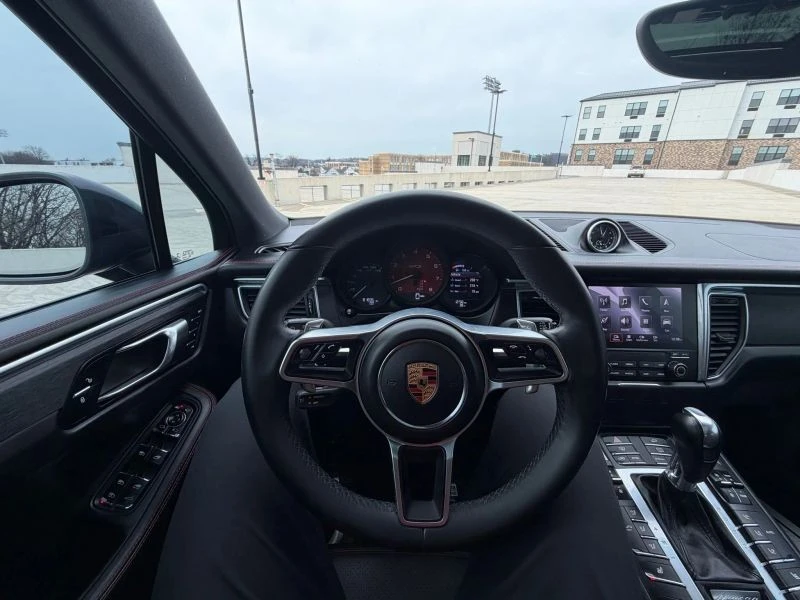 2017 Porsche Macan GTS - Image 9 of 12
