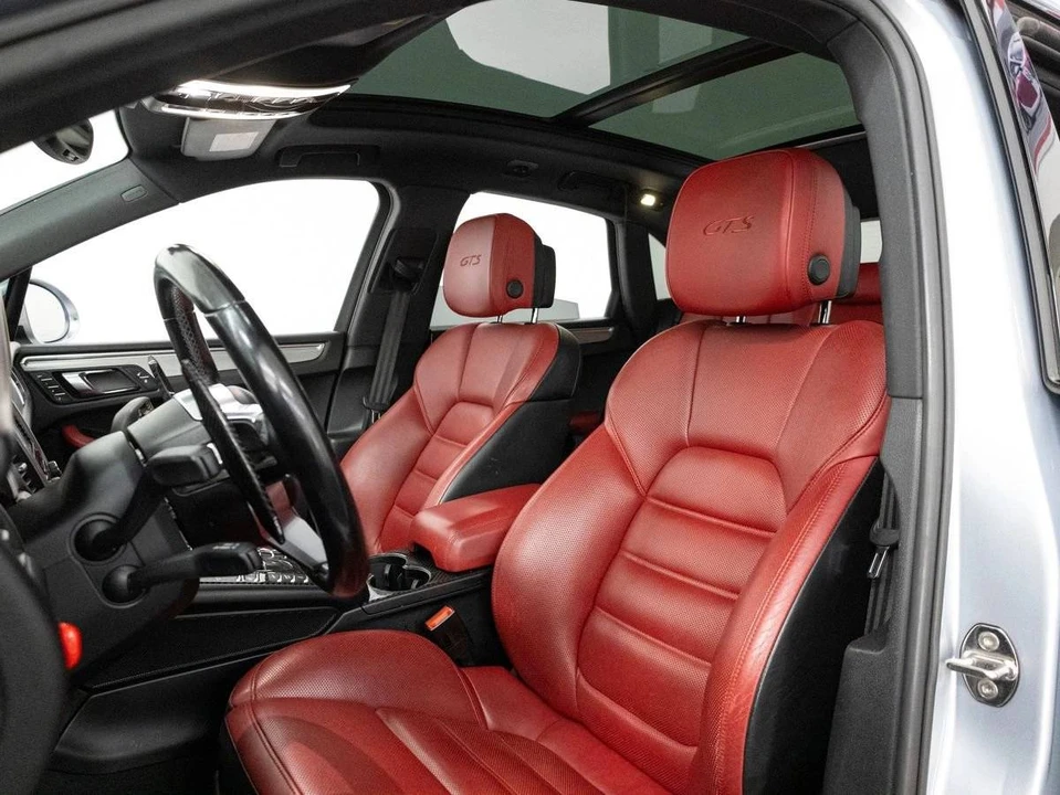 2017 Porsche Macan GTS - Image 5 of 5
