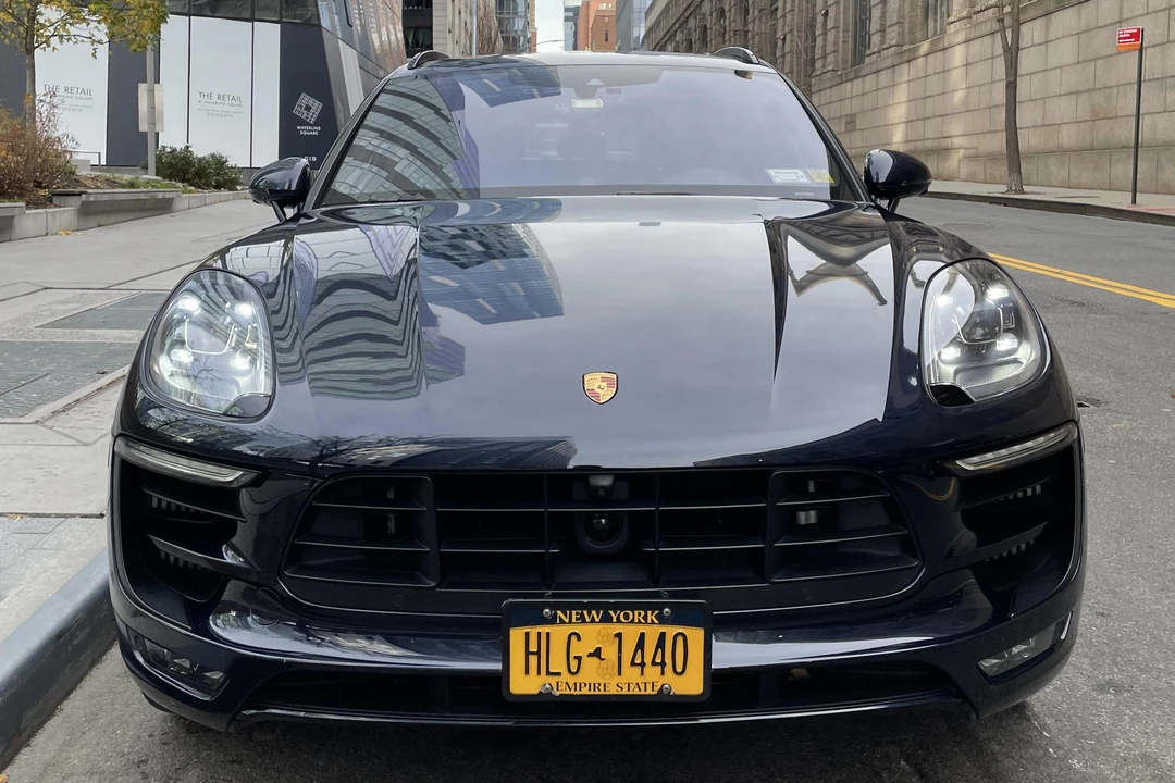2017 Porsche Macan GTS - Image 2 of 31