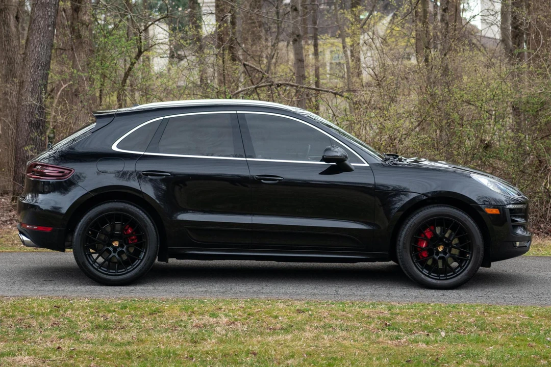 2017 Porsche Macan GTS - Image 3 of 31