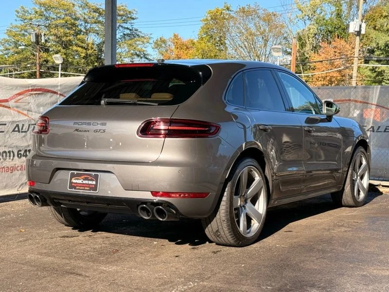 2017 Porsche Macan GTS - Image 9 of 12